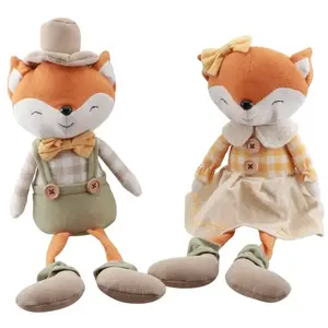 RueDeLaFete Déco Grand Renard assis en tissu avec noeud/chapeau assorti 43cm (x1) pas cher