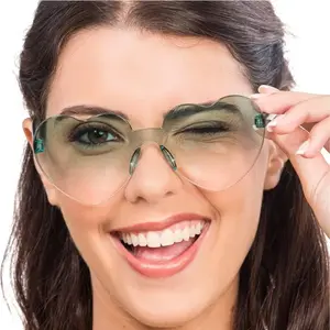 RueDeLaFete Lunettes Coeur plastique verres fumés, Vert pas cher