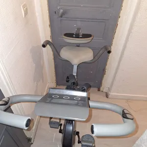 Vélo d'Appartement avec APP - Silencieux avec Résistance Magnétique Réglable - Ecran LCD - Pour Entraînement Cardio – Capacité160KG - Sport