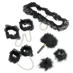 Kit coquin menottes, string, nippies et plumeau Red Room pas cher