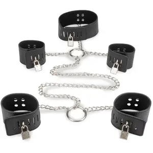 LOVE AND VIBES Menottes en croix et collier soumission