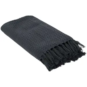 Comparateur de prix : THE HOME DECO FACTORY - Jeté de canapé gaufré en coton 130 x 160 cm gris anthracite
