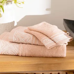 Becquet Drap de bain BYSANTINE rose en coton pas cher