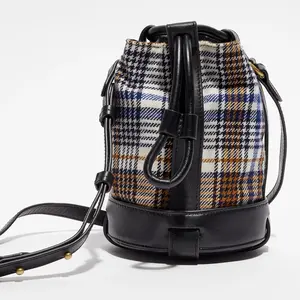 Inouitoosh - Sac Seau en Laine mélangée Nichols noir - 13x16.5 cm OS pas cher