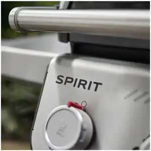 Comparateur de prix : Barbecue à gaz Spirit E-410 + Set d'accessoires clipsables Weber Works...