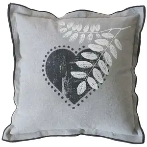 Enjoy Home - Coussin imprimé coeurs Epicéa pas cher