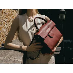 Abaco Studio - Sac à main en Cuir Nix Bordeaux - 30x22x8 cm OS pas cher