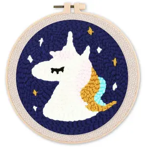 Figured'Art Punch Needle Kit Complet pour Adultes et Enfants - Licorne - Parfait pour Débutant. Set prêt à broder taille 20x20cm avec cadre circulaire