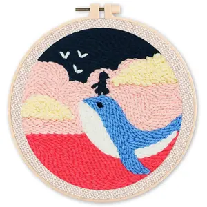 Figured'Art Punch Needle Kit Complet pour Adultes et Enfants - Baleine Bleue et Fillette - Parfait pour Débutant. Set prêt à broder taille 20x20cm avec cadre circulaire