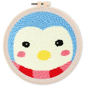 Comparateur de prix : Figured'Art Punch Needle Kit Complet pour Adultes et Enfants - Pingouin - Parfait pour Débutant. Set prêt à broder taille 20x20cm avec cadre circulaire