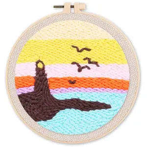 Figured'Art Punch Needle Kit Complet pour Adultes et Enfants - Phare et Coucher de Soleil - Parfait pour Débutant. Set prêt à broder taille 20x20cm avec cadre circulaire pas cher
