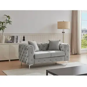 VENTE-UNIQUE Canapé 2 places chesterfield en velours gris clair EDWINA pas cher