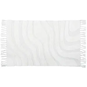 Tapis en coton recyclé tufté blanc motif ondulés et franges 60x90 pas cher