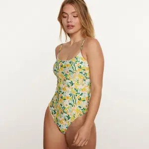 Brigitte Bardot Maillot une pièce jaune Capeline pas cher