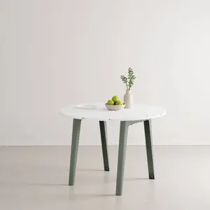 Table à manger en plastique recyclé New Modern TIPTOE  Métal / Plastique