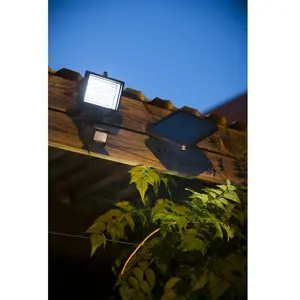 Comparateur de prix : GALIX Spot solaire tres éclairant avec détecteur de présence - 80 LED - Noir