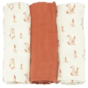 Comparateur de prix : Trois Kilos Sept - Lot de 3 Langes bébé - Carrés de Mousseline Coton 70x70cm - Multi-usages: Couverture, Doudou, Bavoir, Protection Solaire - Certificié Oeko-tex - Motif Oie - Terracotta