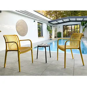 Comparateur de prix : Lot de 2 fauteuils de jardin empilables en Polypropylène moutarde