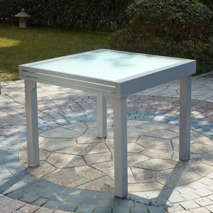 Table de jardin extensible en alu 8 places MOLVINA, Concept Usine TU pas cher