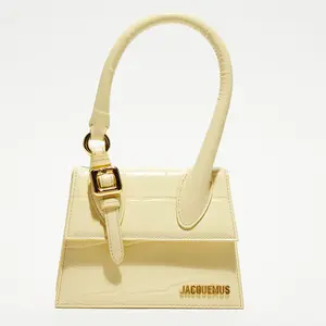 Jacquemus - Mini sac à main en Cuir Le Chiquito Moyen jaune - 13.5x18x... pas cher