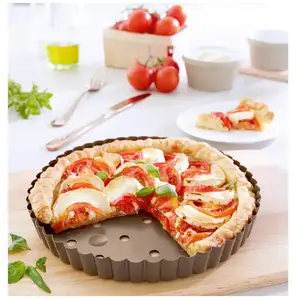 Tourtière perforée acier revêtu antiadhérent 30 cm Mathon pas cher