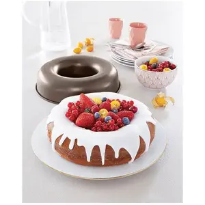 Moule à savarin ou couronne acier revêtu antiadhérent 24 cm Mathon pas cher