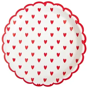 Paquet de 8 Assiettes rondes festonnées à coeurs rouges 23cm