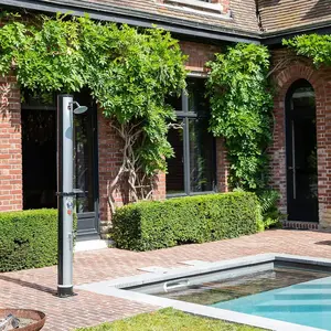 Comparateur de prix : Happy Garden - Douche d'extérieur Solaire FIDGI Noire et Argent de 35L.