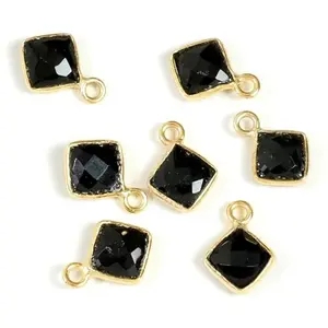 Perles Corner Pendentif Serti Carré Spinelle Doré à l'or fin 24K