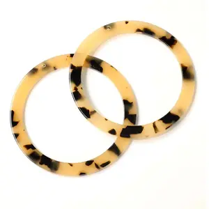 Perles Corner Pendentif Anneau Disque Acétate Beige - 2 pcsVendu parscrapmalin