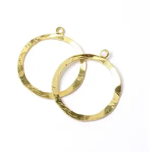 Perles Corner Pendentif Disque Texture Froissé Doré à l'or fin 24K - 2 pcsVendu parscrapmalin