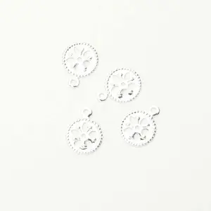 Perles Corner Pendentif Ajouré Argenté 925 - 4 pcsVendu parscrapmalin