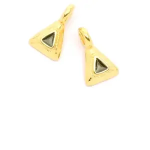 Perles Corner Pendentif Triangle Ethnique Émaillé Noir Doré à l'or fin24K - 2 pcsVendu parscrapmalin