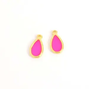 Perles Corner Pendentif Goutte Vitrail Rose Doré à l'or fin 24K - 2 pcsVendu parscrapmalin