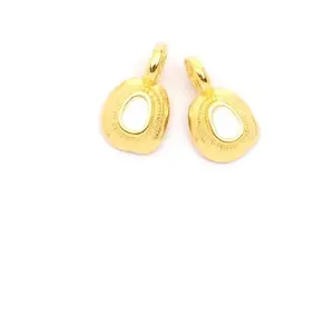 Perles Corner Pendentif Ovale Ethnique Émaillé Blanc Doré à l'or fin 24K - 2 pcsVendu parscrapmalin