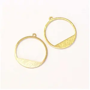 Perles Corner Pendentif Cercle Graphique Effet Brossé Doré à l'or fin 24K - 2 pcs