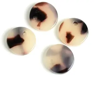 Perles Corner Pendentif Rond 10 mm Acétate Beige - 4 pcsVendu parscrapmalin