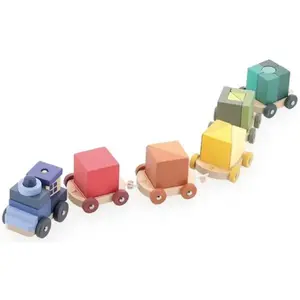 Mon petit train d eveil en bois
