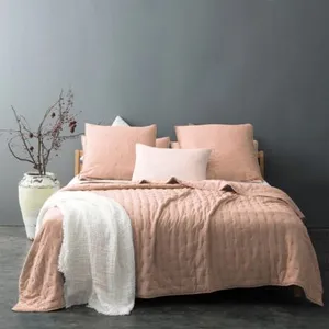 LINDER Couvre lit matelassé et moelleux (230x250 cm - Rose Clair) pas cher