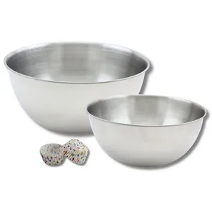 Lot comprenant 50 moules à muffins, 1 spatule Zenker, 2 bols à mixer e... pas cher