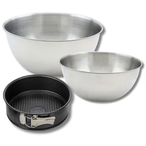 Lot comprenant 1 Moule à manqué, 1 spatule Zenker et 2 bols à mixer en... pas cher