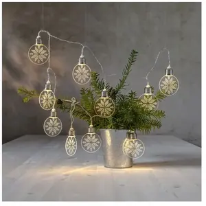 Guirlande lumineuse de Noël à piles Star Trading Ornement » avec ornem... pas cher