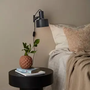 PR Home Solo applique avec prise, noir matVendu parluminaire