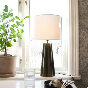 PR Home Lampe de table Aira, hauteur 65 cm, couleur laiton/blanc pas cher