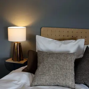 PR Home Lampe de table Aira, hauteur 50 cm, couleur laiton/blanc pas cher