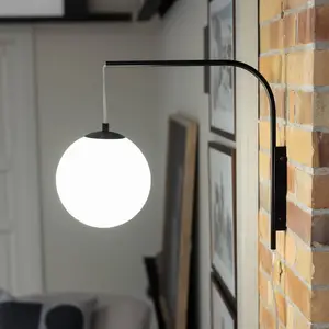 Comparateur de prix : Markslöjd Applique Dione avec prise, noire/blanche