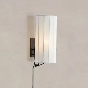 Markslöjd Applique murale Hikari, hauteur 31 cm, blanc/noir, tissu/mét...