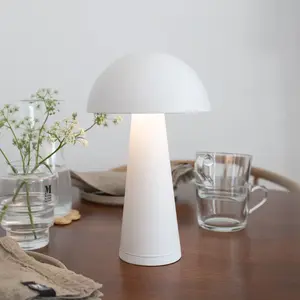 Markslöjd Lampe à poser batterie Fungi extérieur, blanche pas cher