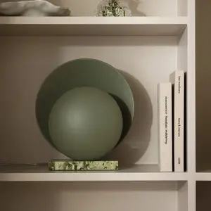 GLOBEN LIGHTING lampe à poser Orbit, verte, marbre, hauteur 32 cm pas cher