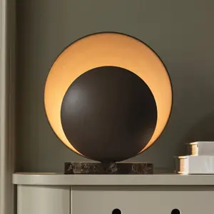 Lampe à poser Globen Lighting Orbit, marbre, hauteur 32 cm pas cher